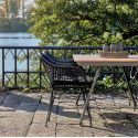 CLIFF - Table de Jardin Plateau en PE Aspect Bois Naturel Pieds en Aluminium Noir