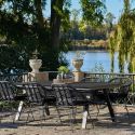 CLIFF - Table de Jardin Plateau en PE Aspect Bois Noir Pieds en Aluminium Noir