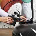 Gonfleur et dégonfleur électrique à piles avec 3 embouts en plastique noir