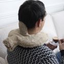 Bouillotte tour de cou et cervicales enveloppe imitation fourrure beige