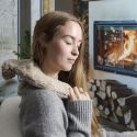 Bouillotte tour de cou et cervicales enveloppe imitation fourrure beige