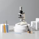 Microscope enfant en plastique blanc et noir avec ses accessoires scientifiques