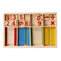 Jeu éducatif avec des batons en bois pour apprendre les mathématiques