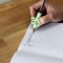Lot de 2 portes-crayons en caoutchouc bleu et vert pour une bonne prise en main