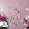 Boîte de 860 perles multicolores en plastique avec 9 m de fil