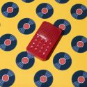 Boîte à bruits rouge en plastique avec 16 effets sonores intégrés
