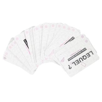 Jeu du dilemme avec 50 cartes noires et blanches pour des choix impossibles