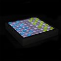 Jeu de dame transparent avec pions verts et bleus et éclairage LED