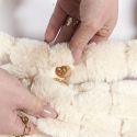 Sac fluffy en fausse fourrure crème en polyester