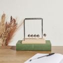 Pendule newton métallique avec 5 boules argentées (H15 cm)