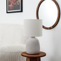Lampe à poser en terre cuite embossée argent et abat-jour lin (H40cm)