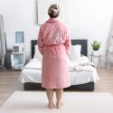 Robe de chambre sherpa rose pour femme avec broderie "femme de ouf"