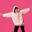 Sweat à Capuche ultra doux rose avec une poche broderie "femme de ouf"
