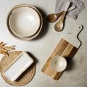 Couverts à salade en bois de manguier avec manche texturé nid d’abeille beige