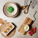 Couverts à salade en bois de manguier avec manche texturé nid d’abeille beige