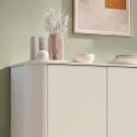 Meuble de rangement 2 portes finition laqué beige design coins arrondis pieds métal noir - LYNA