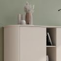Meuble de rangement 2 portes et niches finition laqué beige design coins arrondis pieds métal noir - LYNA