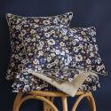 Coussin déhoussable 40x60cm velours imprimé petites fleurs coloris bleu marine - CORINNE