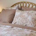 Taie d'oreiller 63x63cm coton coton imprimé feuillage blanc et sable - JAVEN