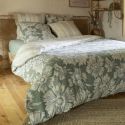 Housse de Couette 200x200cm coton imprimé recto floral verso rayé vert sauge et blanc - TAMIA