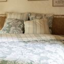 Housse de Couette 240x220cm coton imprimé recto floral verso rayé vert sauge et blanc - TAMIA