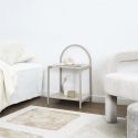 Chevet design arche 2 tablettes en métal laqué beige plateaux aspect pierre naturelle - SHANON