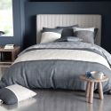 Parure housse de couette 260x240cm + 2 taies motif graphique bleu et gris 100% coton - ENEZIA