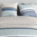 Parure housse de couette 260x240cm + 2 taies motif graphique bleu et taupe 100% coton - SOLIA