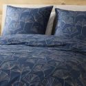 Parure housse de couette 240x220cm + 2 taies motif feuillage ginko bleu et beige 100% microfibre - VALFOR