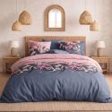 Parure housse de couette 240x220cm + 2 taies motif floral bleu et rose 100% coton - BLUM