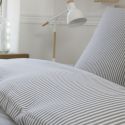 Parure housse de couette 240x220cm + 2 taies motif rayé gris et blanc 100% gaze de coton - ALYANA