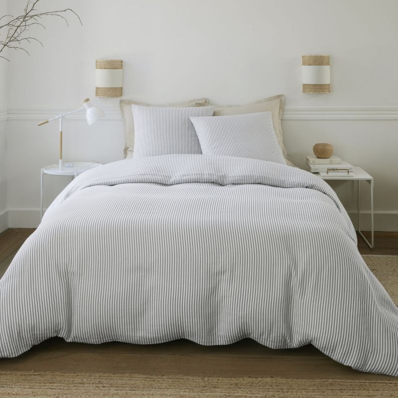 Parure housse de couette 260x240cm + 2 taies motif rayé gris et blanc 100% gaze de coton - ALYANA