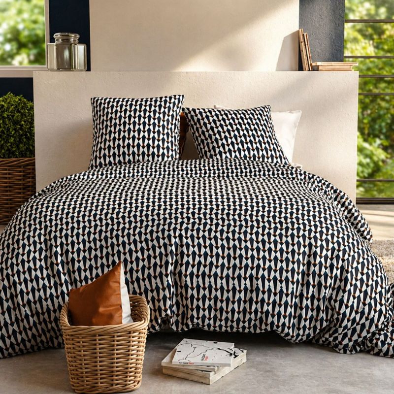 Parure housse de couette 240x220cm + 2 taies motif géométrique bleu nuit 100% coton - NOLANE