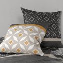 Parure housse de couette 260x240cm + 2 taies motif graphique taupe et jaune 100% coton - ORLADO
