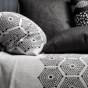 Parure housse de couette 260x240cm + 2 taies motif graphique gris perle et noir 100% coton - NAZIM
