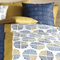Parure housse de couette 260x240cm + 2 taies motif graphique bleu et ocre 100% coton - RUFUS