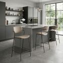 Lot de 2 tabourets de bar structure métal noir assise et dossier en PU gris bleuté - AKIMA