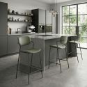 Lot de 2 tabourets de bar structure métal noir assise et dossier en PU vert - AKIMA