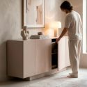 Buffet 4 portes beige mat avec 2 portes centrales aspect bois clair - TRIVOR