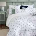 Chemin de lit 90x200cm gaze de coton blanc fleurs marine - ALIENOR